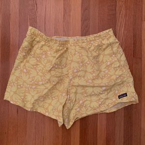 Cute print 5” Patagonia baggies